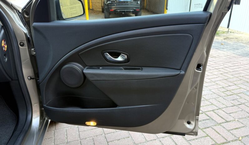 RENAULT Megane  | FWD (przód) | Manualna | 100 KM | Złoty full