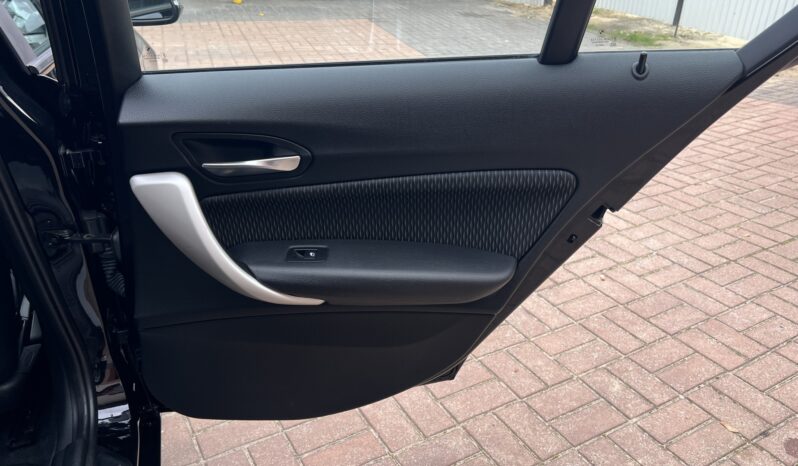 BMW Seria 1  | RWD (tył) | Manualna | 136 KM | Czarny full