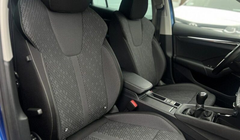 SKODA Octavia  | FWD (przód) | Manualna | 150 KM | Niebieski full