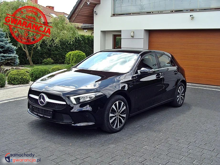 Mercedes-Benz   Klasa A    163 Km    Automatyczna    Fwd (Przód)    Czarny