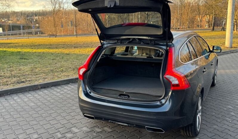 VOLVO V60  | 4×4 (doł. ręcznie) | Automatyczna | 215 KM | Szary full