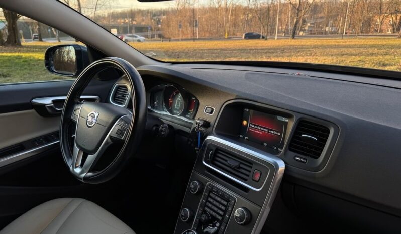 VOLVO V60  | 4×4 (doł. ręcznie) | Automatyczna | 215 KM | Szary full