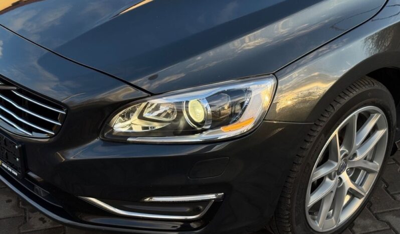 VOLVO V60  | 4×4 (doł. ręcznie) | Automatyczna | 215 KM | Szary full