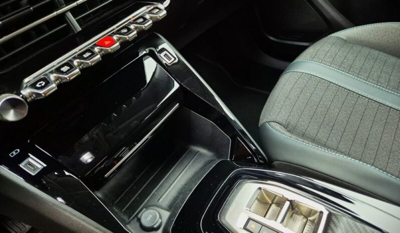 PEUGEOT 2008  | FWD (przód) | Automatyczna | 130 KM | Szary full