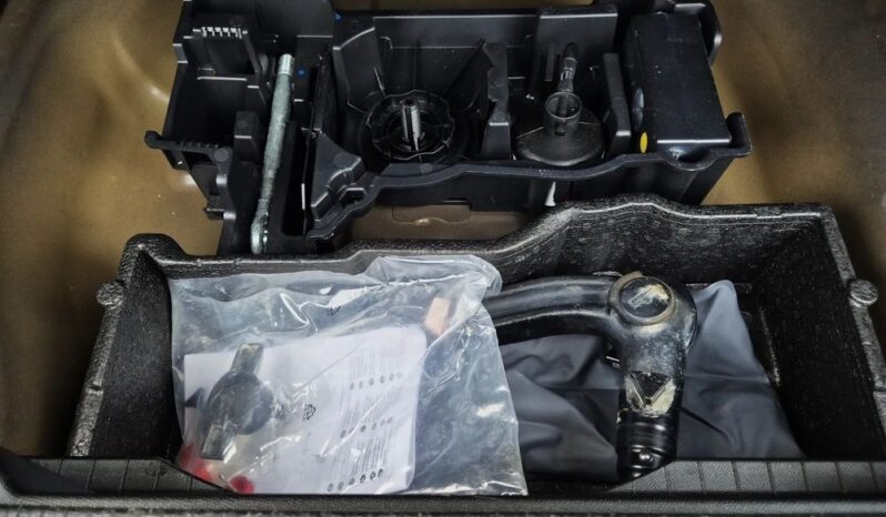 PEUGEOT 2008  | FWD (przód) | Automatyczna | 130 KM | Szary full