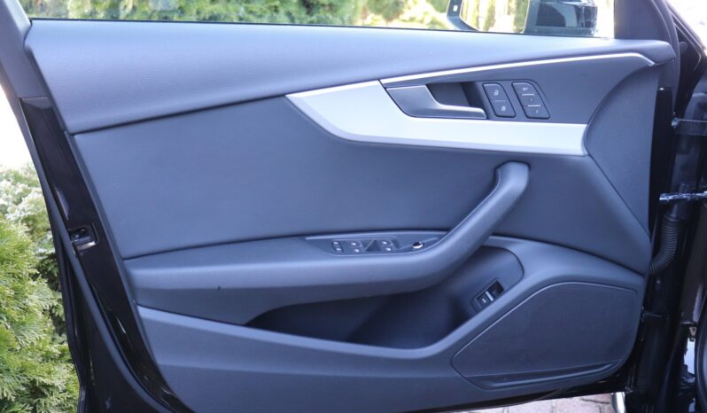AUDI A4  | 2020 | 190 KM | 1968cm3 | Czarny full