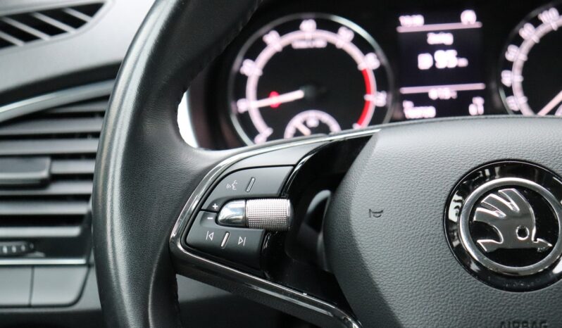 SKODA Fabia  | 2022 | 95 KM | 999cm3 | Granatowy full