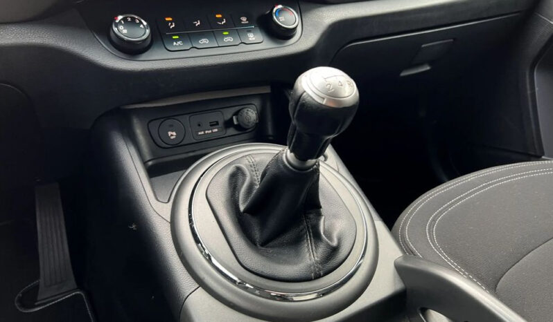 KIA Sportage  | 4×4 (stały) | Manualna | 163 KM | Pomarańczowy full