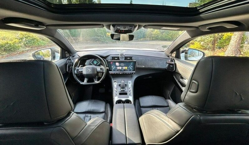 DS Automobiles DS 7 Crossback | 4×4 (doł. automatycznie) | Automatyczna | 300 KM | Biały full