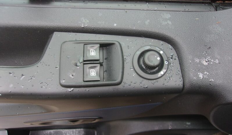 OPEL Vivaro | FWD (przód) | Manualna | 115 KM | Srebrny full