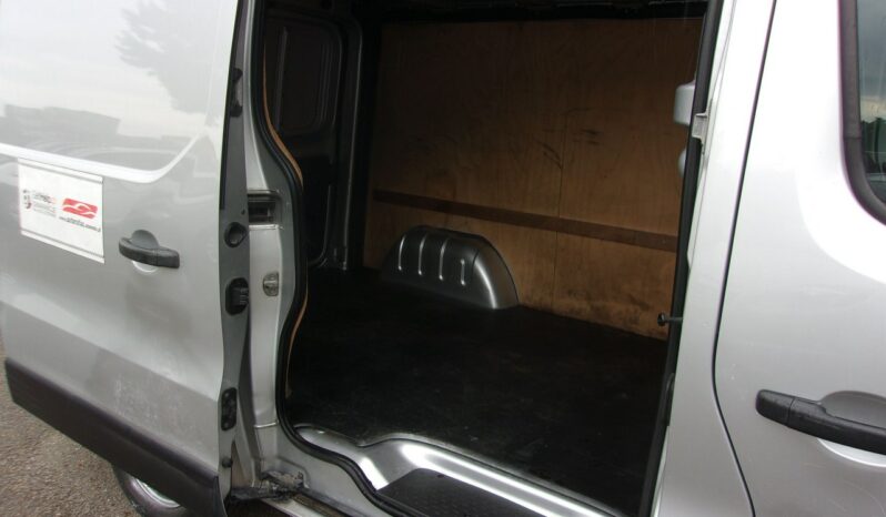 OPEL Vivaro | FWD (przód) | Manualna | 115 KM | Srebrny full