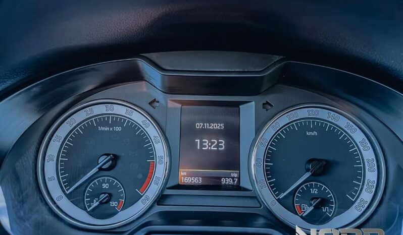 SKODA Octavia  | 4×4 (stały) | Automatyczna | 150 KM | Szary full