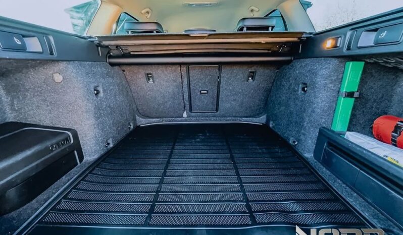 SKODA Octavia  | 4×4 (stały) | Automatyczna | 150 KM | Szary full