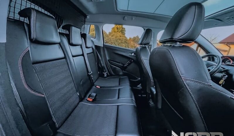 PEUGEOT 2008  | FWD (przód) | Automatyczna | 110 KM | Srebrny full