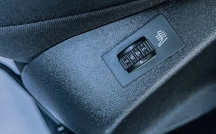 PEUGEOT 2008  | FWD (przód) | Automatyczna | 110 KM | Srebrny full