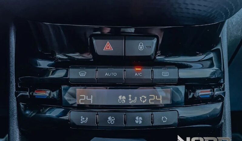 PEUGEOT 2008  | FWD (przód) | Automatyczna | 110 KM | Srebrny full