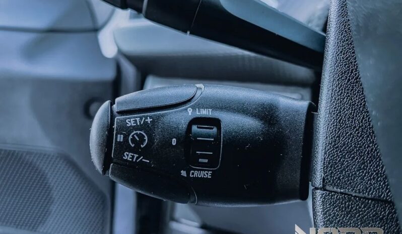 PEUGEOT 2008  | FWD (przód) | Automatyczna | 110 KM | Srebrny full