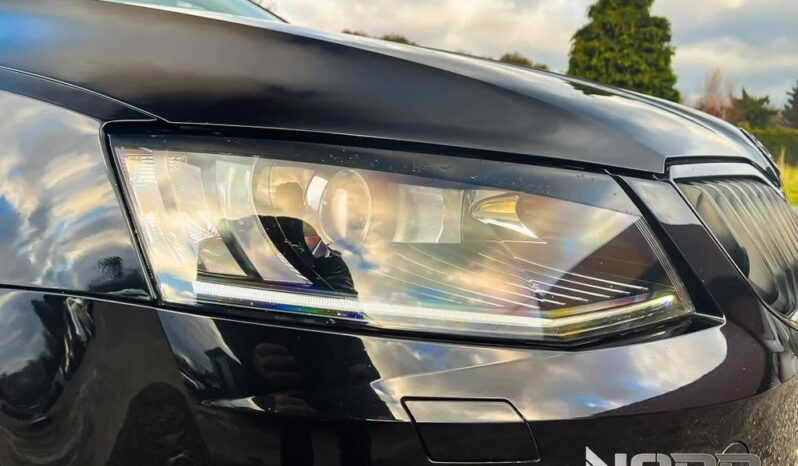 SKODA Octavia  | 4×4 (stały) | Automatyczna | 180 KM | Czarny full