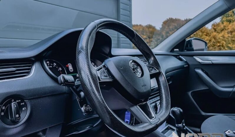 SKODA Octavia  | 4×4 (stały) | Automatyczna | 180 KM | Czarny full