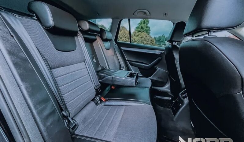 SKODA Octavia  | 4×4 (stały) | Automatyczna | 180 KM | Czarny full