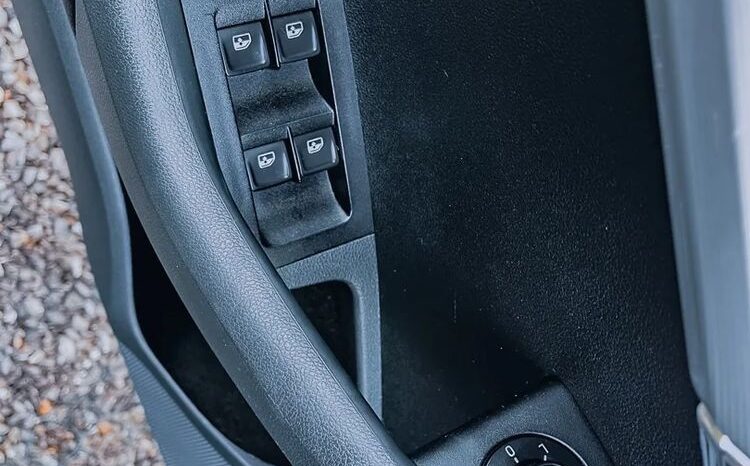 SKODA Octavia  | 4×4 (stały) | Automatyczna | 180 KM | Czarny full