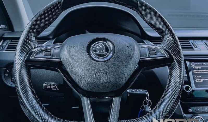 SKODA Octavia  | 4×4 (stały) | Automatyczna | 180 KM | Czarny full