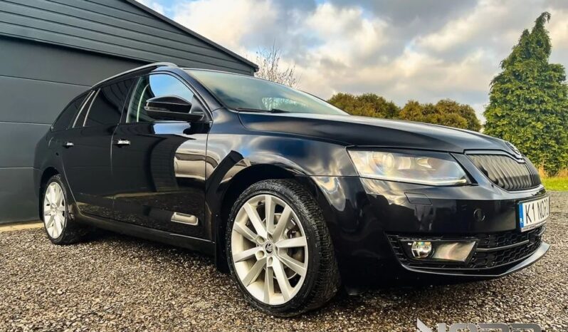 SKODA Octavia  | 4×4 (stały) | Automatyczna | 180 KM | Czarny full