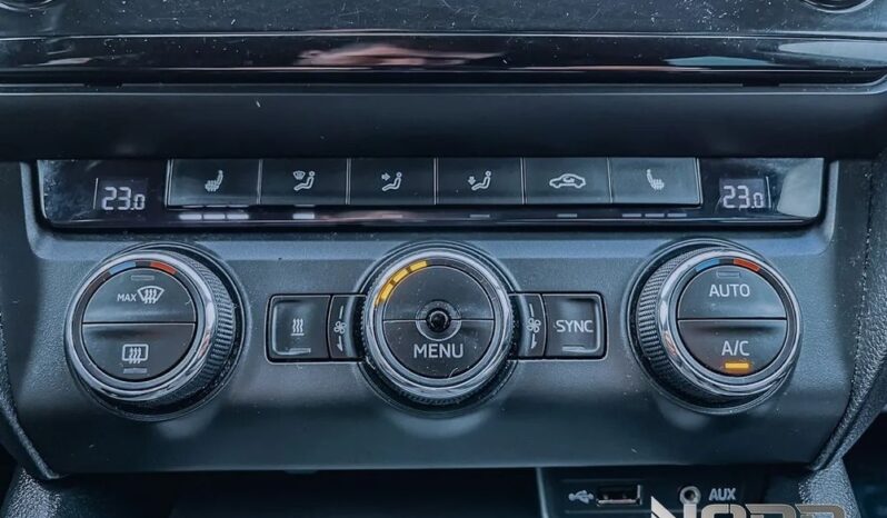 SKODA Octavia  | 4×4 (stały) | Automatyczna | 180 KM | Czarny full