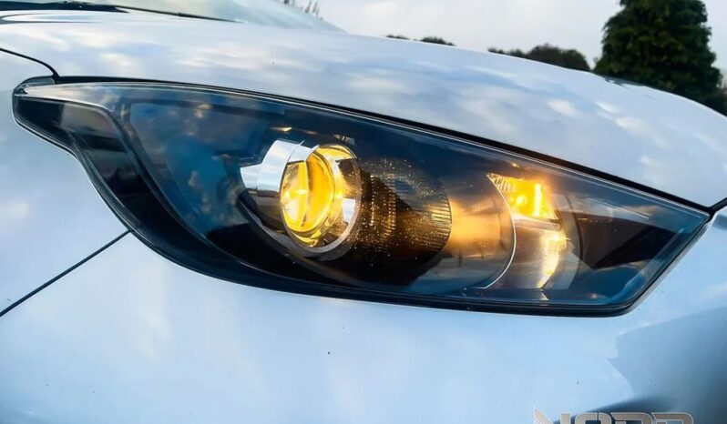 TOYOTA Yaris  | FWD (przód) | Automatyczna | 116 KM | Srebrny full