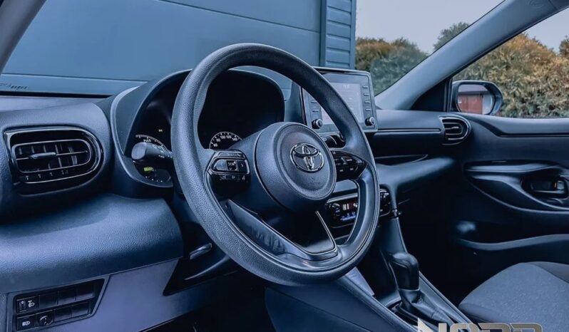 TOYOTA Yaris  | FWD (przód) | Automatyczna | 116 KM | Srebrny full