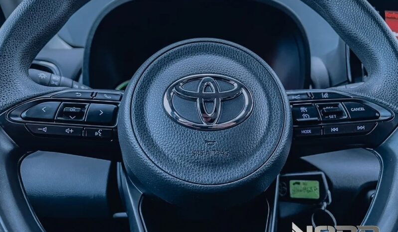 TOYOTA Yaris  | FWD (przód) | Automatyczna | 116 KM | Srebrny full