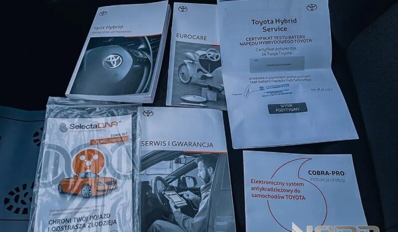 TOYOTA Yaris  | FWD (przód) | Automatyczna | 116 KM | Srebrny full