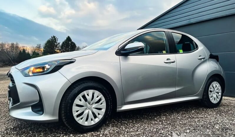 TOYOTA Yaris  | FWD (przód) | Automatyczna | 116 KM | Srebrny full