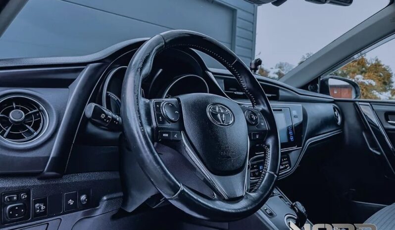 TOYOTA Auris  | FWD (przód) | Automatyczna | 136 KM | Srebrny full