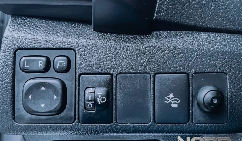 TOYOTA Auris  | FWD (przód) | Automatyczna | 136 KM | Srebrny full