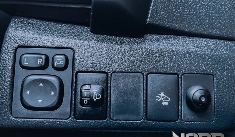 TOYOTA Auris  | FWD (przód) | Automatyczna | 136 KM | Srebrny full