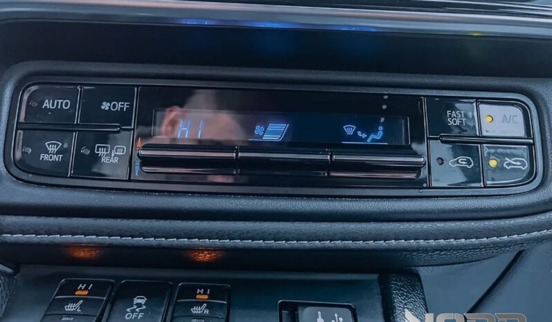 TOYOTA Auris  | FWD (przód) | Automatyczna | 136 KM | Srebrny full