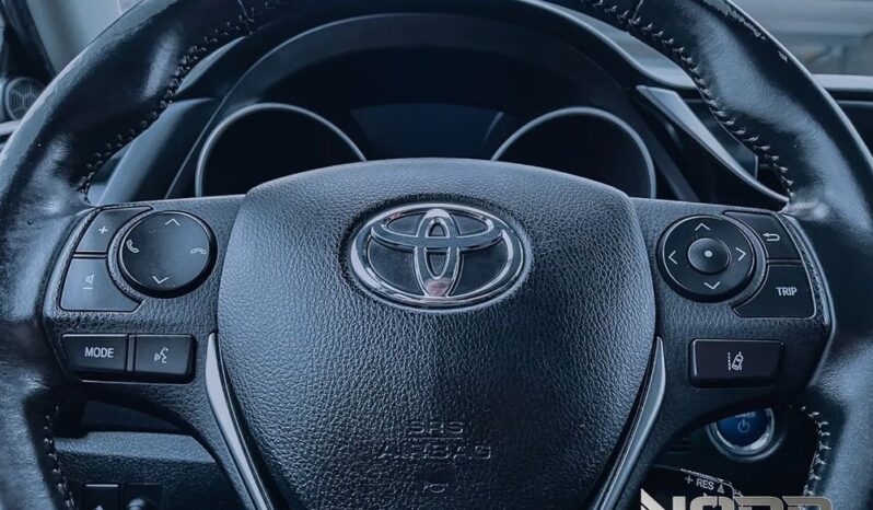 TOYOTA Auris  | FWD (przód) | Automatyczna | 136 KM | Srebrny full