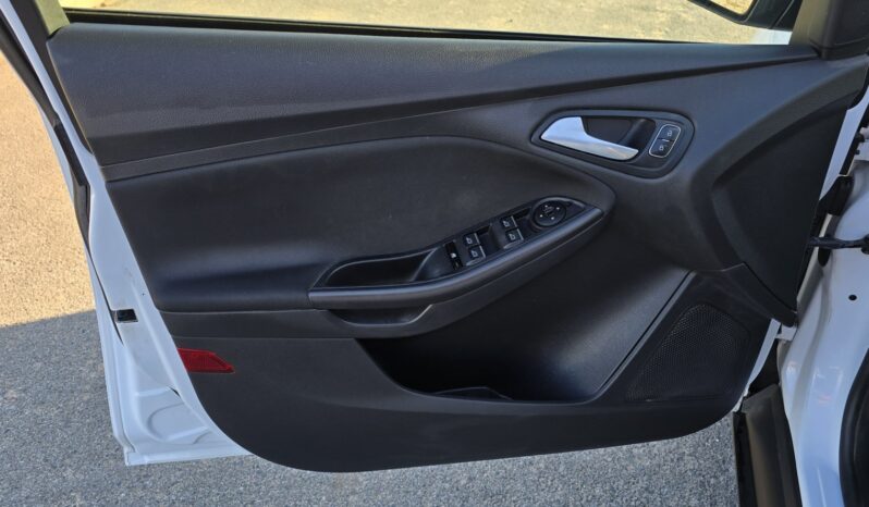 FORD Focus  | FWD (przód) | Manualna | 120 KM | Biały full