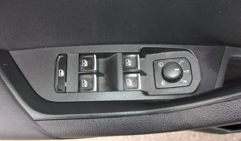 SKODA Karoq | FWD (przód) | Manualna | 150 KM | bialy full