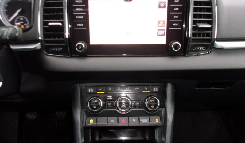 SKODA Karoq | FWD (przód) | Manualna | 150 KM | bialy full