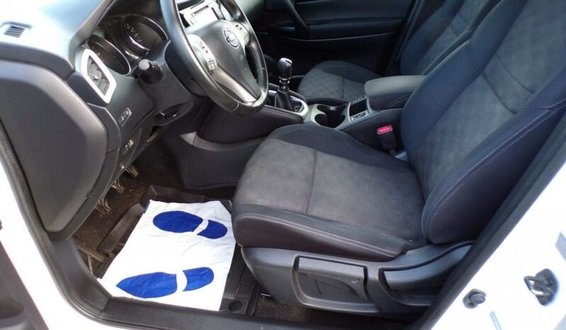 NISSAN Qashqai  | 4×4 (doł. ręcznie) | Manualna | 131 KM | Biały full