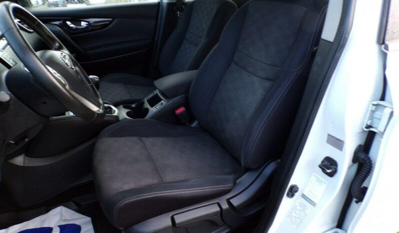 NISSAN Qashqai  | 4×4 (doł. ręcznie) | Manualna | 131 KM | Biały full