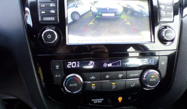 NISSAN Qashqai  | 4×4 (doł. ręcznie) | Manualna | 131 KM | Biały full