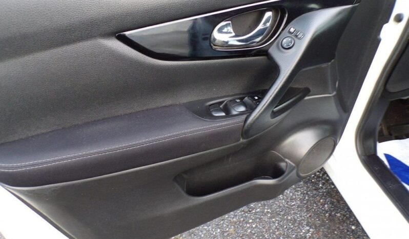 NISSAN Qashqai  | 4×4 (doł. ręcznie) | Manualna | 131 KM | Biały full