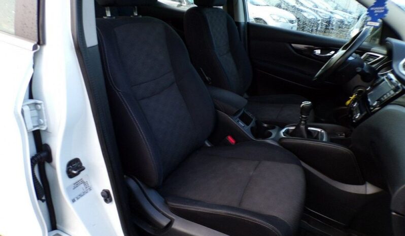 NISSAN Qashqai  | 4×4 (doł. ręcznie) | Manualna | 131 KM | Biały full
