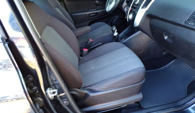 KIA Venga  | FWD (przód) | Manualna | 75 KM | Czarny full