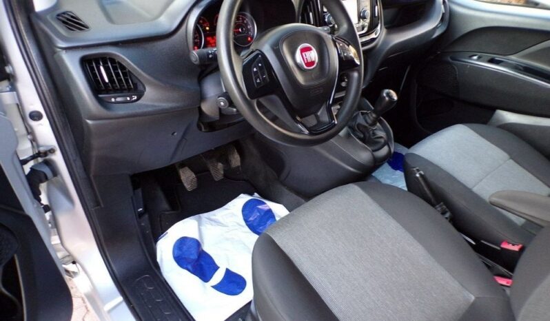 FIAT Doblo  | FWD (przód) | Manualna | 95 KM | Srebrny full
