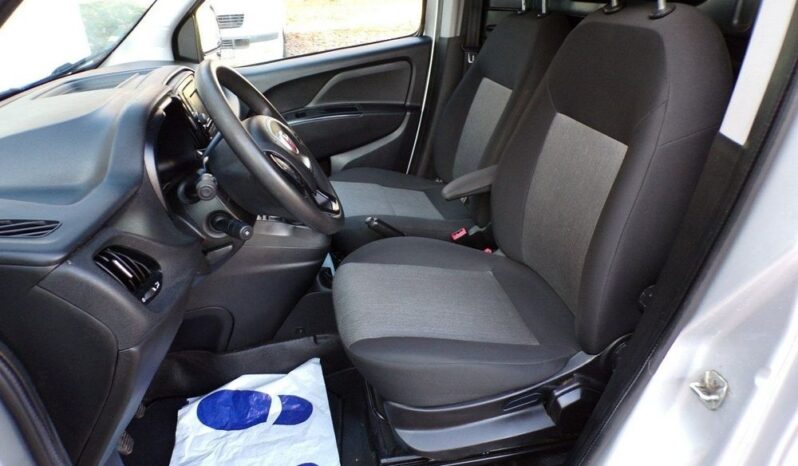 FIAT Doblo  | FWD (przód) | Manualna | 95 KM | Srebrny full
