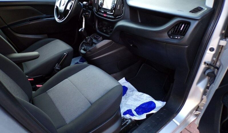 FIAT Doblo  | FWD (przód) | Manualna | 95 KM | Srebrny full